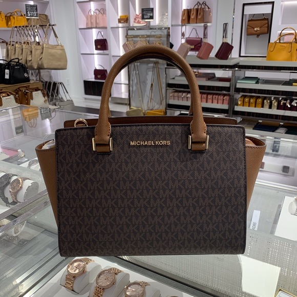 Michael Kors Handbags - Michael Kors Selma MD Satchel Crossbody